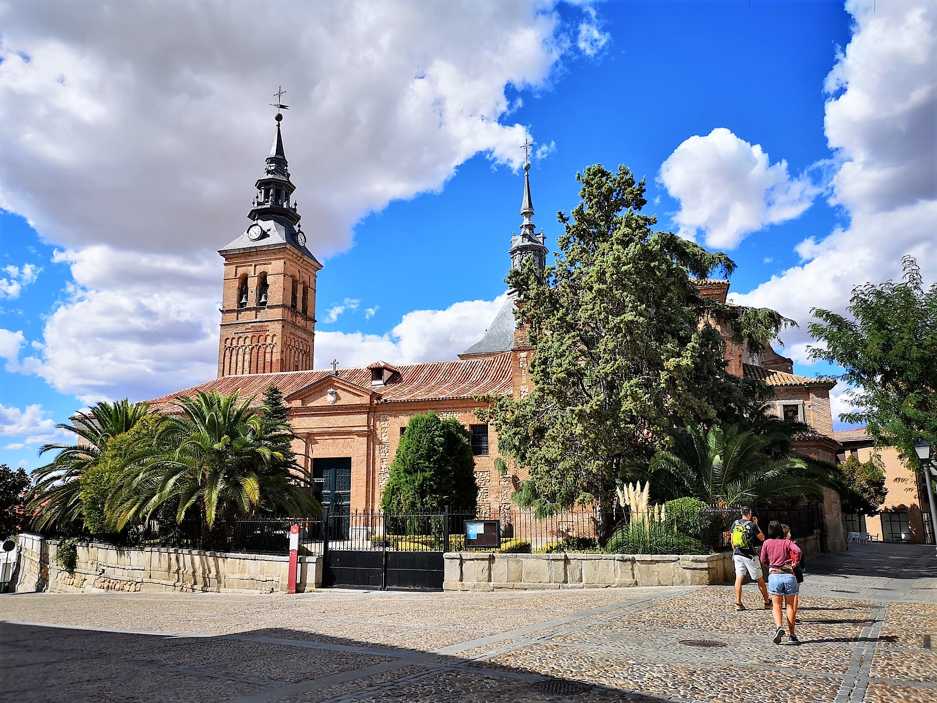 RUTA DE ENOTURISMO Y CULTURAL EN NAVALCARNERO CON CATA DE VINOS