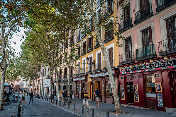 DESCUBRE EL BARRIO DE LAS LETRAS EN MADRID